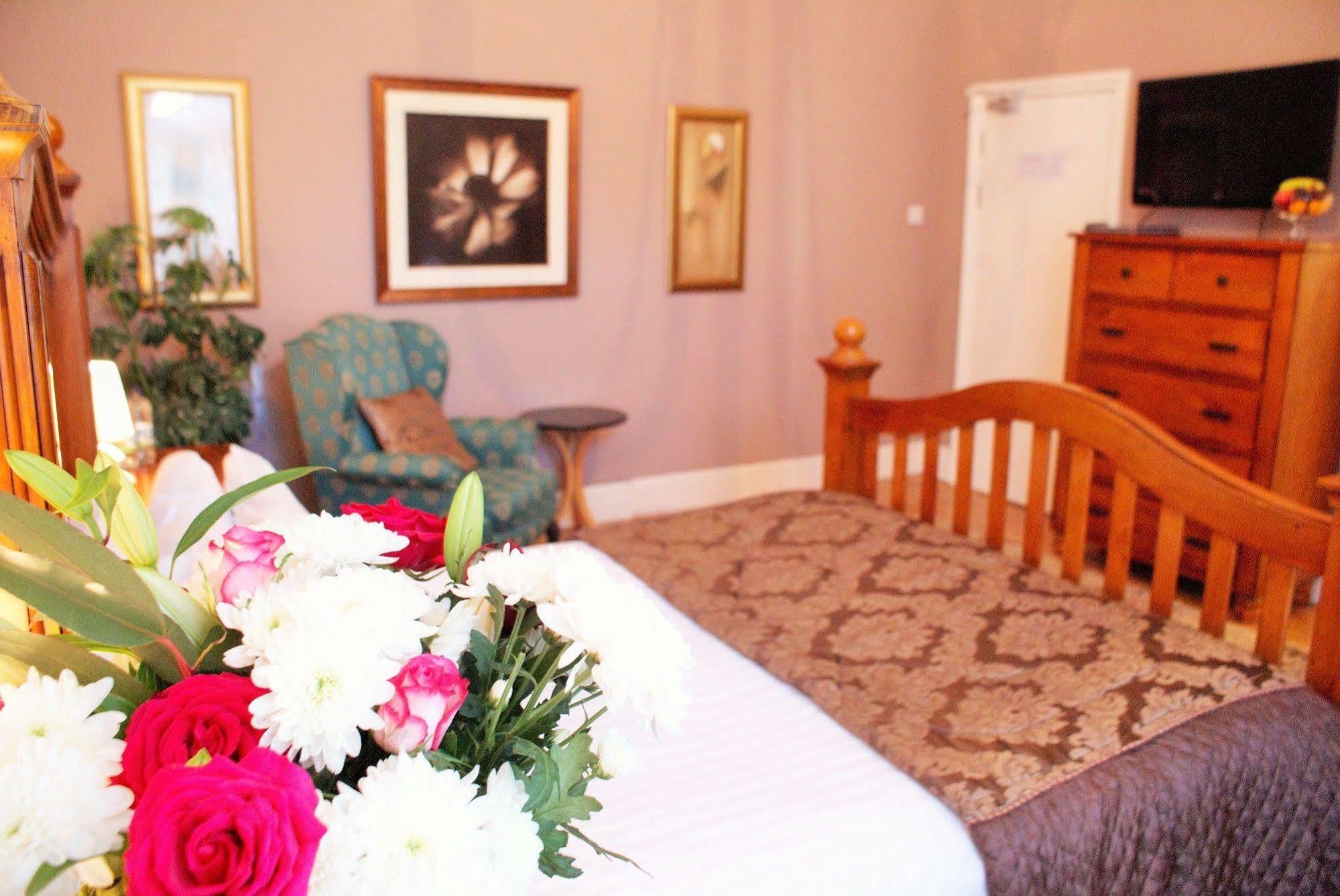 Dexby Townhouse Hotel Cardiff Bagian luar foto