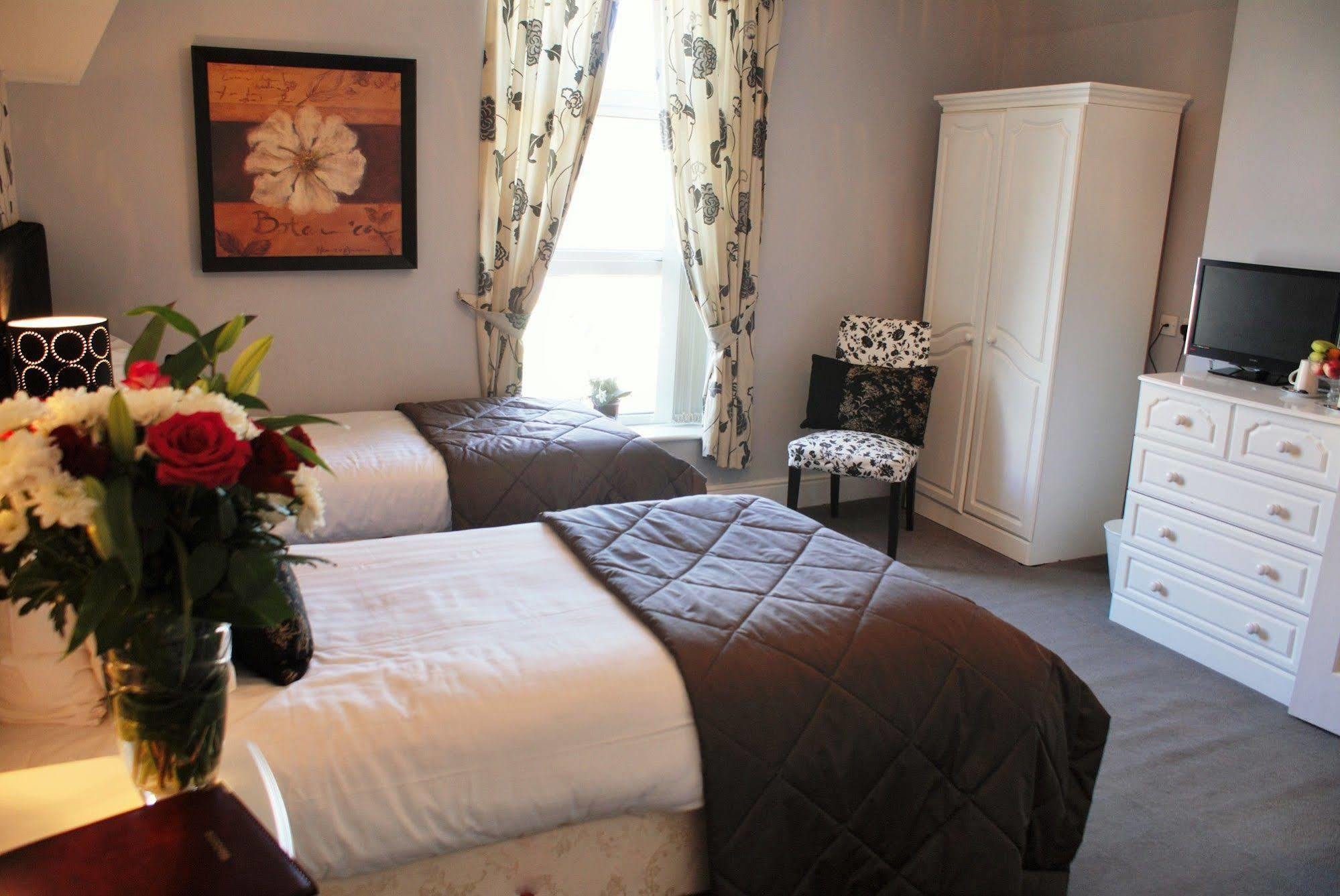 Dexby Townhouse Hotel Cardiff Bagian luar foto